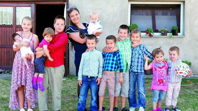 Maja ima jedanaestoro dece, zaposlena je i ima samo 37 godina: Jutro je najteži deo dana, svi uglas viču mama i nešto traže!