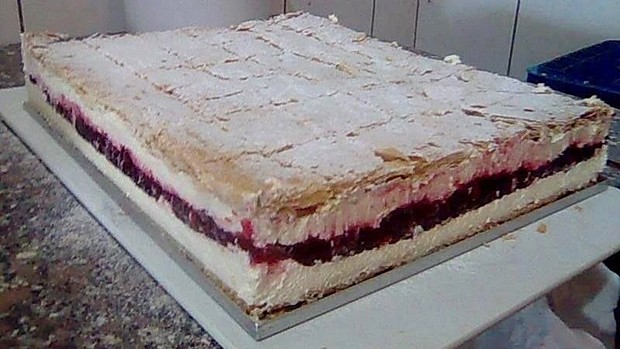 BRZO I LAKO, OVO MOŽE SVAKO: Fin, lagan kolač od višanja