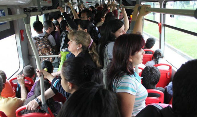 PRIČA IZ TRAMVAJA POSTALA HIT NA FACEBOOKU: “NE ZNAM IZ KOJEG STE SELA VI GOSPOĐO, ALI U MOM…