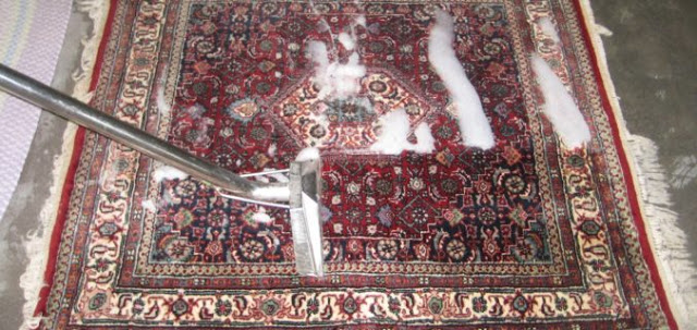 TRIK kako da OPERETE i OČISTITE TEPIH ZA SAMO 40 MINUTA,bez da ga dižete i pomijerate — Tepih će biti kao NOV !!