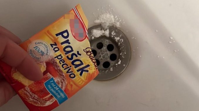 SVAKU NOĆ PRIJE SPAVANJA U ODVOD SIPAM MALO PRAŠKA ZA PECIVO: Kad vidite rezultat i vi ćete odmah isto uraditi