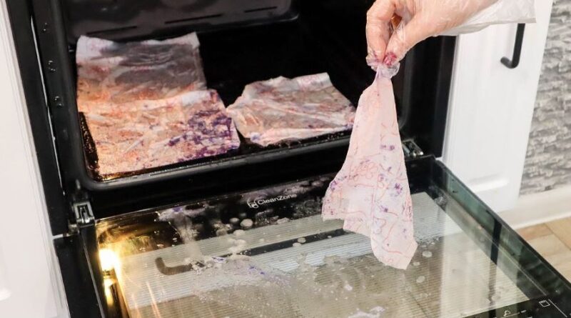 Pomoću lakog trika možete da očistite rernu bez ribanja. Bićete oduševljeni rezultatima