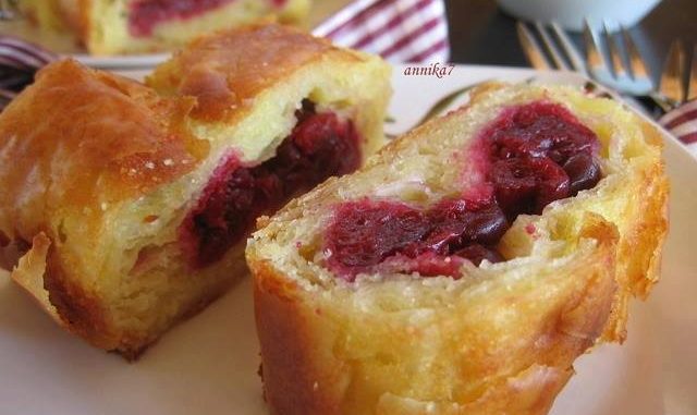 JEDNOSTAVNO JAKO UKUSNO I SOČNO MOŽE SE PRIPREMATI SA PUNO RAZLIČITOG VOĆA