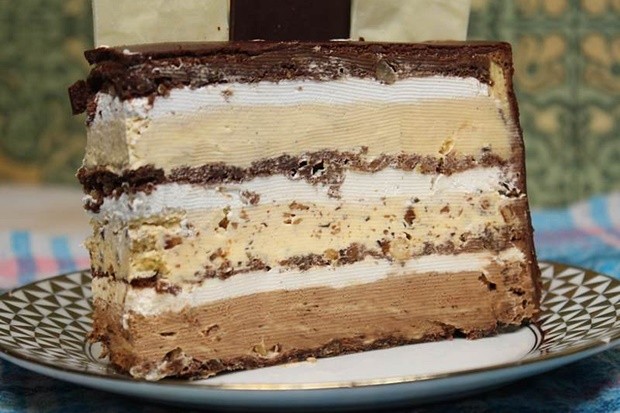 GRANDISIMO TORTA: Izdašna, kremasta, sa tankim koricama