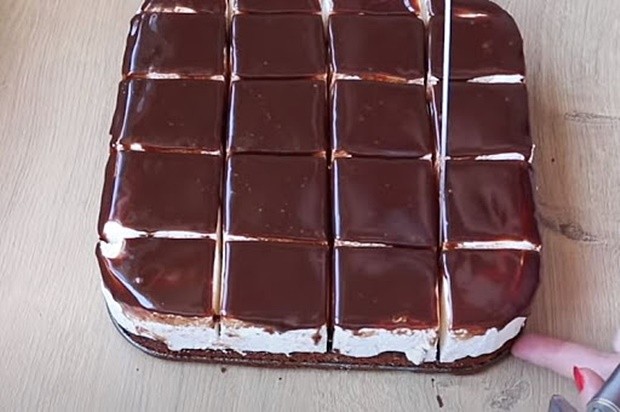 MANČMELOU: JEFTIN, BRZ I JAKO UKUSAN KOLAČ – VIDEO RECEPT