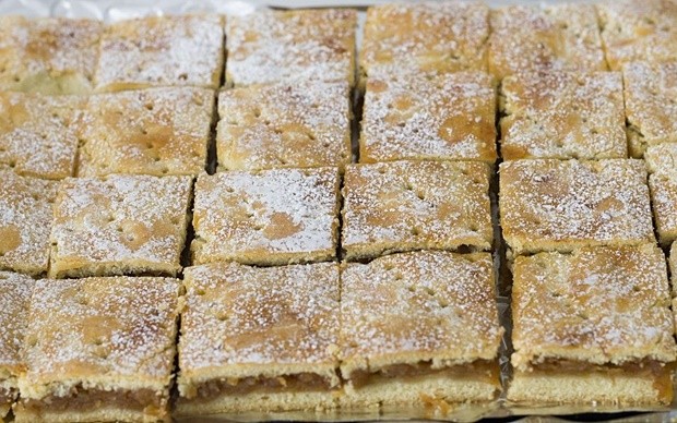 KOLAČ OD JABUKA: Čitav komšiluk zamiriše, a ne trebate vagu