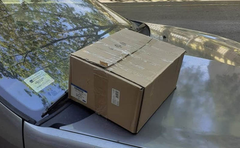 Čovek u Beogradu našao KUTIJU NA HAUBI, kada je otvorio i pročitao dobijenu poruku, ZAPREPASTIO SE!