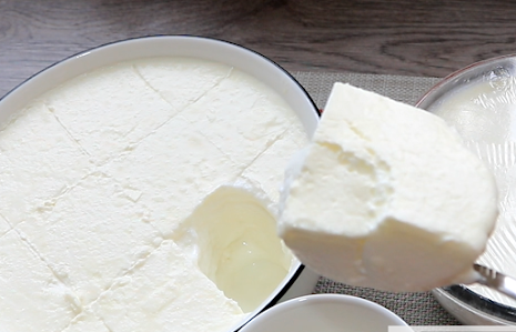 Bakina kuhinja – kako se pravi kiselo mleko koje se može seći nožem