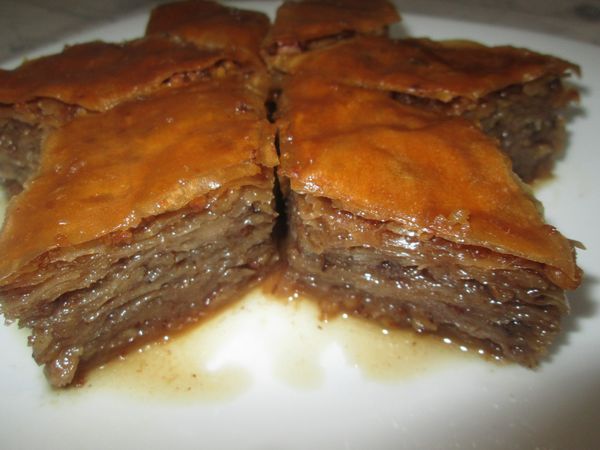 ORIGINALNI BOSANSKI RECEPT: Baklava sa orasima koja se topi u ustima