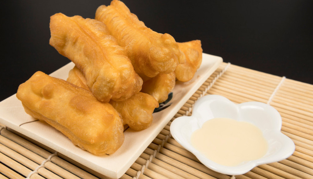 RECEPT ZA MEKIKE Spolja hrskave i rumene, iznutra šupljikave, njihov miris nas vraća u detinjstvo jer su mnogima bile omiljena užina