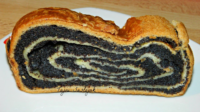 JEDNA OD NAJLJEPŠIH POSLASTICA IZ MOG DJETINJSTVA – ŠTRUDLA SA MAKOM