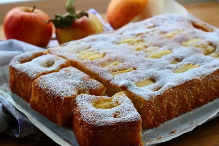 BRZA TORTA S JABUKAMA: Mekana poput oblaka, topi se u ustima