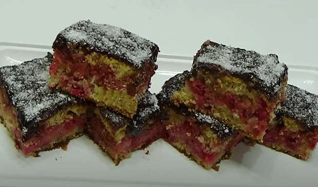 KOLAČ 4 ČAŠE: ZA 5 MINUTA, BUKVALNO GA DIJETE MOŽE NAPRAVITI – VIDEO RECEPT