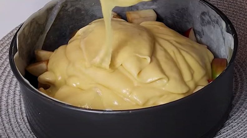 3 jabuke, 3 jajeta i 5 minuta posla za kolač za svaki dan: Odličan ukoliko vam se najave neočekivani gosti