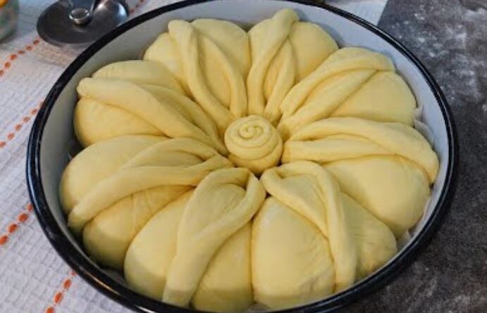 Slavska dekorativna puter pogača poput pamuka