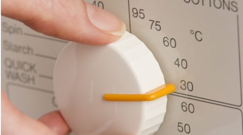 KOMŠINICA MI JE OTKRILA TRIK I SAD JE MOJA ODJEĆA UVIJEK ČISTO BIJELA I SVJEŽEG MIRISA: Ovo Svi Trebaju Znati!