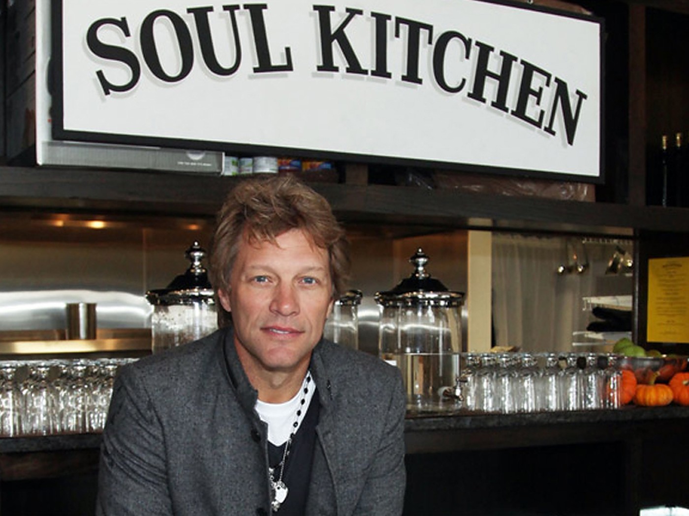 Pjevač Jon Bon Jovi otvorio tri restorana u kojima siromašni mogu besplatno jesti