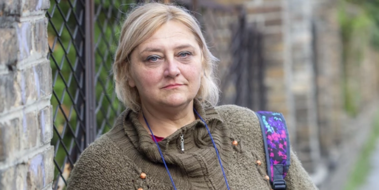 b“Rekao mi je HAJDE DA ABORTIRAŠ, ja ću sve da platim” Olgica iz Beograda je imala 29 godina kada ju je TRUDNU NAPUSTIO PARTNER: “Sin mu je poslao zahtev na Fejsbuku. ČIM JE VIDEO NJEGOVU SLIKU, URADIO JE OVO”