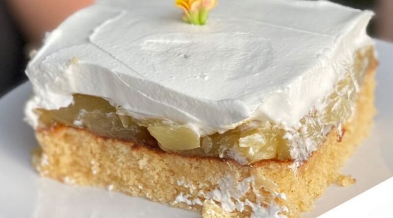 “JUGOSLAVIJA”: Kolač sa biskvitom i pudingom od jabuka