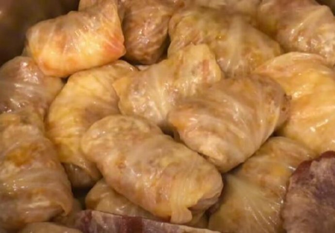 STARE DOMAĆICE SAMO OVAKO PRAVE ZAPRŠKU ZA SARMU: Najukusnija i sočna – recept direktno sa sela