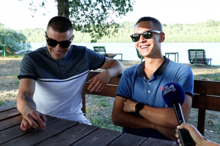 Momci iz Obrenovca "provalili" unosan biznis: Zarade do 300 evra dnevno, a policija ih obožava! (VIDEO)