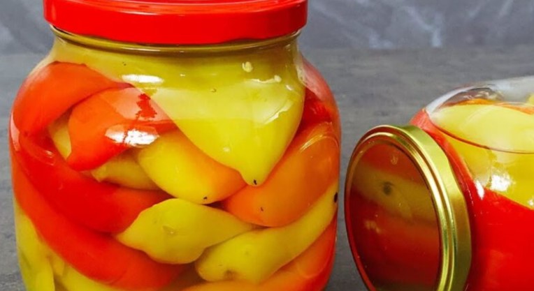 TAJNA STARE KUHINJE: Bakin recept za paprike koji ne menjamo već 50 godina!