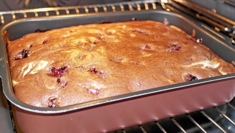 KOLAČ KOJI OSVAJA – gotov za samo 10 minuta, idealan za svaki dan