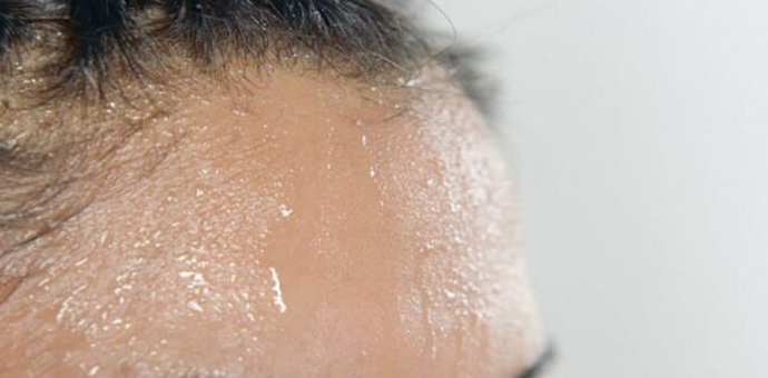 SIMPTOMI OMIKRONA: Lako ih je uočiti i mnogo pacijenata se žali na njega