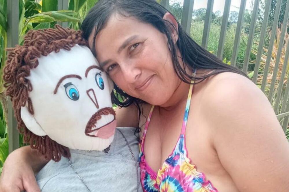 UDALA SE ZA KRPENU LUTKU, A NA VENČANJU 250 ZVANICA: Posle medenog meseca, babice joj pomogle da na svet donese bebu IGRAČKU!