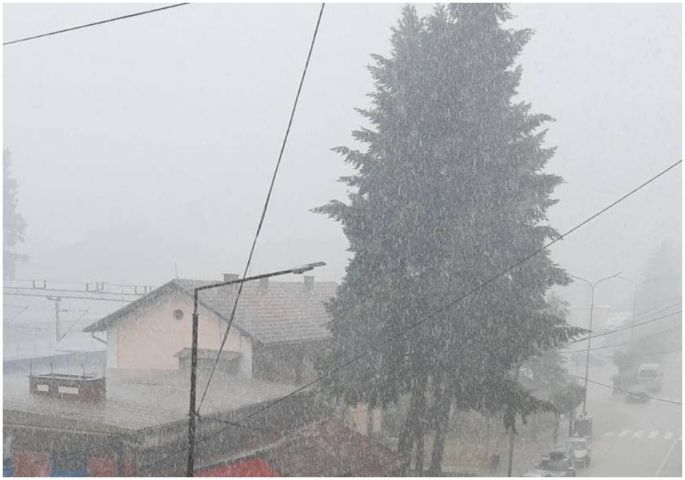 U NAREDNA DVA SATA NA SRBIJU ĆE SE SRUČITI NEVREME: RHMZ upozorava – u ovim delovima najkritičnije!