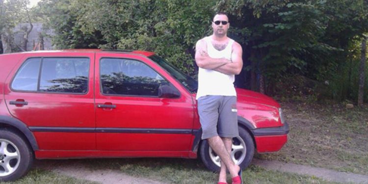 OVAJ MONSTRUM JE UBIO LEPU TIJANU Kad su došli da ga hapse, mirno sekao meso bez trunke kajanja POKRIO JE MAMINOM ZEMLJOM ZA CVEĆE