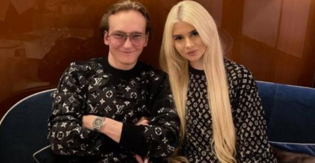 „Uvek me iznenadi“: Kristina Mitrović od verenika Ilije dobila na poklon torbicu od 7.400 evra (FOTO)