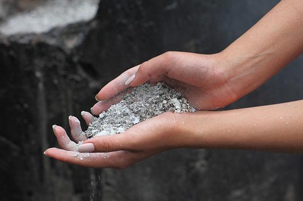 Ne bacajte pepeo od drva, jer on ima mnoge korisne upotrebe.