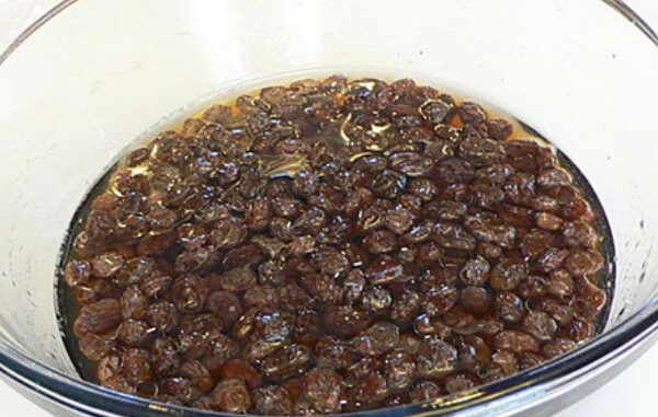 Potopite suho grožđe u vodu, ostavite 24 sata, pa popijte: Potpuni preporod organizma! (RECEPT)