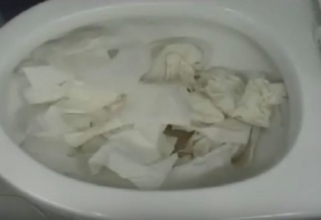 Ako imate začepljenu WC školjku - samo učinite jednu stvar: nikad vam više neće trebati majstor! Kako nismo znali prije?