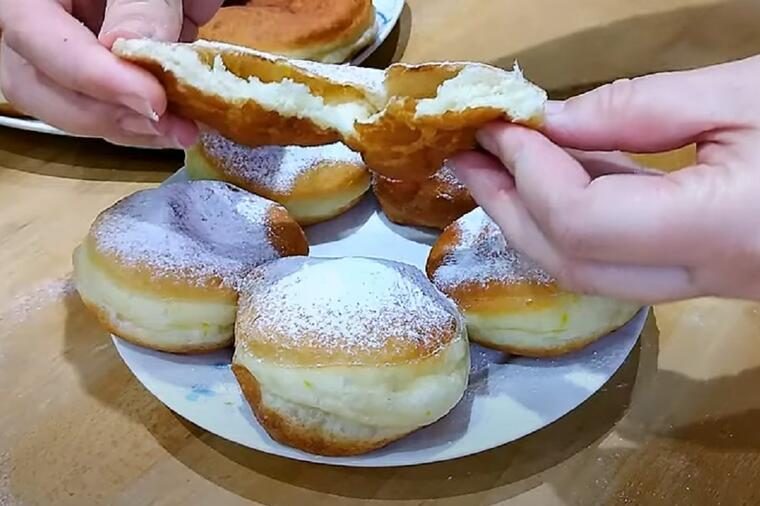 NAJMEKŠE KROFNE SA KISELOM VODOM: Peku se na masti, šupljikave su i sočne, a ukus je fantastičan