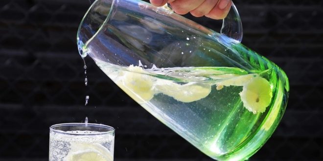 20 Gründe warum du Zitronen-Wasser am Morgen trinken solltest