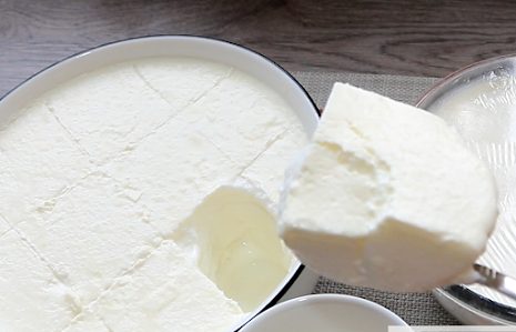 Bakina kuhinja – kako se pravi kiselo mleko koje se može seći nožem