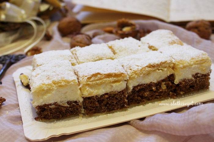 JULKA ŠNITE: Kremasti kolač s orasima po receptu iz bakine bilježnice
