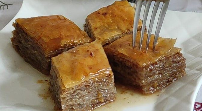 Recept moje svekrve, starinska baklava koja se topi u ustima!