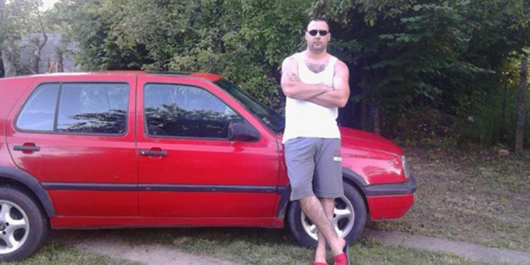 OVAJ MONSTRUM JE UBIO LEPU TIJANU Kad su došli da ga hapse, mirno sekao meso bez trunke kajanja POKRIO JE MAMINOM ZEMLJOM ZA CVEĆE